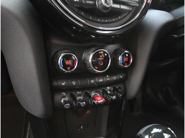 ＭＩＮＩ クーパーＳ　ワンオーナー　ＬＥＤライト　ハーフレザーシート　シートヒーター　ハーマンカードンスピーカー　純正ＨＤＤナビ　ブルートゥース　バックカメラ　前後コーナーセンサー　前後ドラレコ　１７インチアルミ　ＥＴＣ（15枚目）