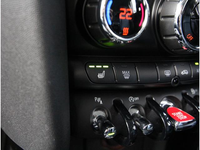 ＭＩＮＩ クーパーＳ　ワンオーナー　ＬＥＤライト　ハーフレザーシート　シートヒーター　ハーマンカードンスピーカー　純正ＨＤＤナビ　ブルートゥース　バックカメラ　前後コーナーセンサー　前後ドラレコ　１７インチアルミ　ＥＴＣ（42枚目）