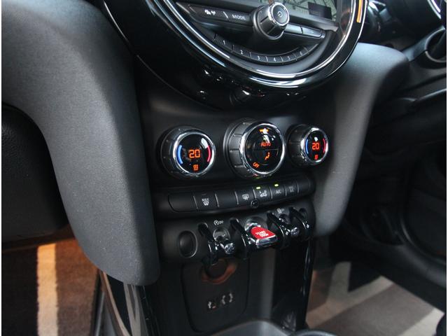 ＭＩＮＩ クーパーＳ　６速マニュアル　ＬＥＤオートライト　レインセンサー　純正ＨＤＤナビ　ブルートゥース　ＡＵＸ　ＵＳＢ　前後ドライブレコーダー　アイドリングストップ　１７インチアルミホイール　ＥＴＣ（15枚目）