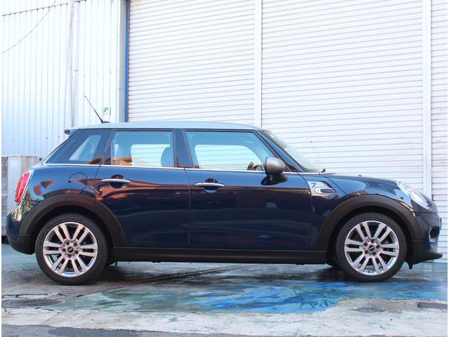 MINI クーパー セブン LEDオートライト レインセンサー 専用ハーフレザーシート クルーズコントロール 純正HDDナビ ブルートゥース AUX&USB入力 バックカメラ ドライブレコーダー 専用17インチアルミ ETC(6枚目)