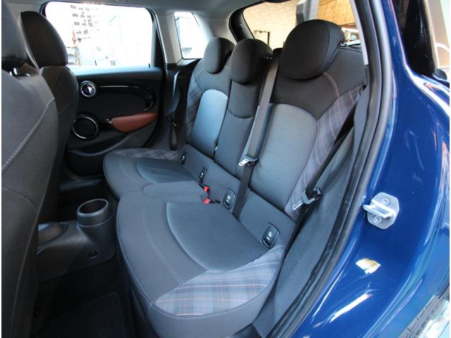 MINI クーパー セブン LEDオートライト レインセンサー 専用ハーフレザーシート クルーズコントロール 純正HDDナビ ブルートゥース AUX&USB入力 バックカメラ ドライブレコーダー 専用17インチアルミ ETC(13枚目)