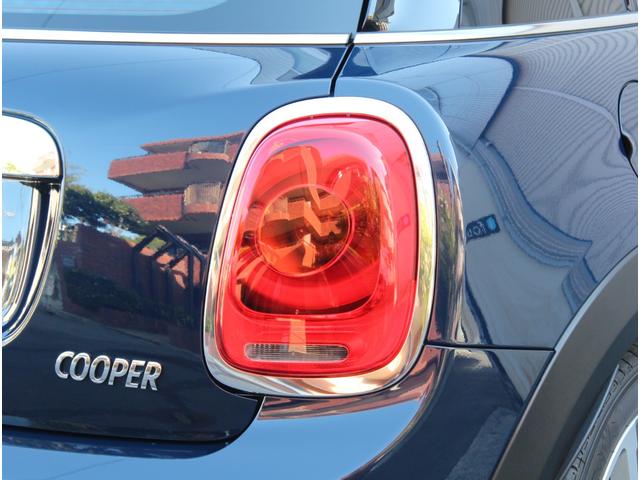 MINI クーパー セブン LEDオートライト レインセンサー 専用ハーフレザーシート クルーズコントロール 純正HDDナビ ブルートゥース AUX&USB入力 バックカメラ ドライブレコーダー 専用17インチアルミ ETC(24枚目)