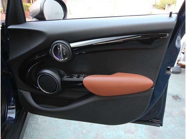 MINI クーパー セブン LEDオートライト レインセンサー 専用ハーフレザーシート クルーズコントロール 純正HDDナビ ブルートゥース AUX&USB入力 バックカメラ ドライブレコーダー 専用17インチアルミ ETC(25枚目)