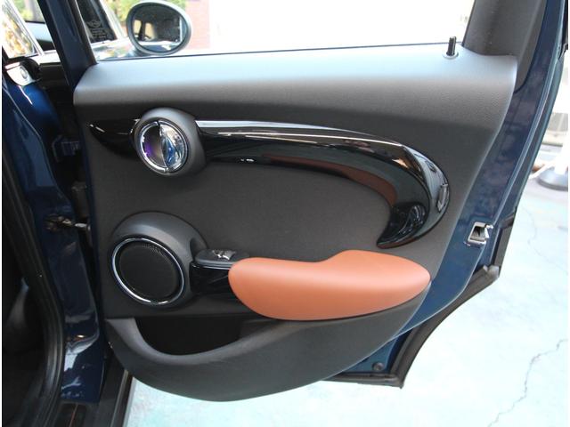 MINI クーパー セブン LEDオートライト レインセンサー 専用ハーフレザーシート クルーズコントロール 純正HDDナビ ブルートゥース AUX&USB入力 バックカメラ ドライブレコーダー 専用17インチアルミ ETC(27枚目)