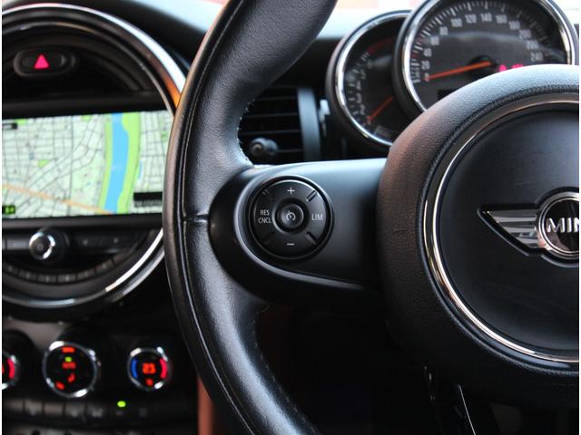 MINI クーパー セブン LEDオートライト レインセンサー 専用ハーフレザーシート クルーズコントロール 純正HDDナビ ブルートゥース AUX&USB入力 バックカメラ ドライブレコーダー 専用17インチアルミ ETC(31枚目)