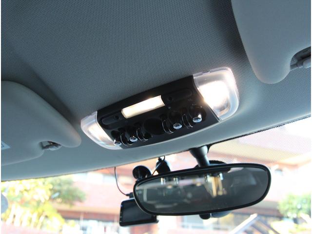 MINI クーパー セブン LEDオートライト レインセンサー 専用ハーフレザーシート クルーズコントロール 純正HDDナビ ブルートゥース AUX&USB入力 バックカメラ ドライブレコーダー 専用17インチアルミ ETC(33枚目)