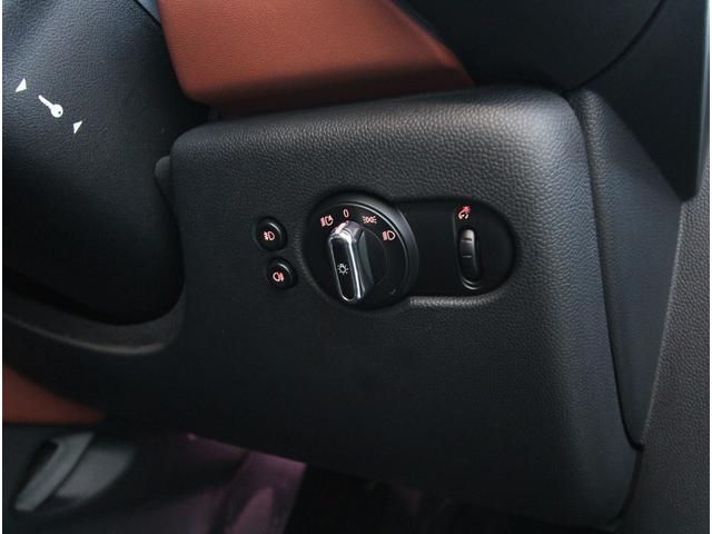 MINI クーパー セブン LEDオートライト レインセンサー 専用ハーフレザーシート クルーズコントロール 純正HDDナビ ブルートゥース AUX&USB入力 バックカメラ ドライブレコーダー 専用17インチアルミ ETC(36枚目)