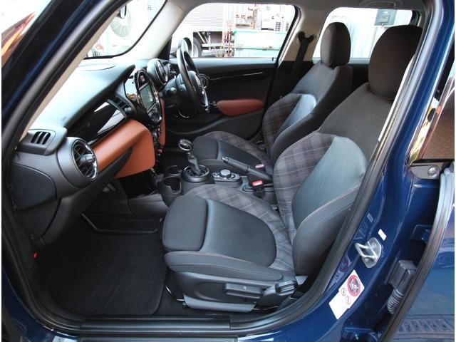 MINI クーパー セブン LEDオートライト レインセンサー 専用ハーフレザーシート クルーズコントロール 純正HDDナビ ブルートゥース AUX&USB入力 バックカメラ ドライブレコーダー 専用17インチアルミ ETC(40枚目)