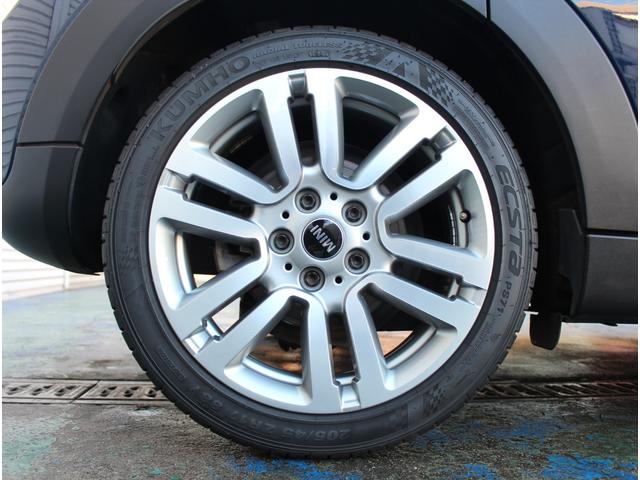 MINI クーパー セブン LEDオートライト レインセンサー 専用ハーフレザーシート クルーズコントロール 純正HDDナビ ブルートゥース AUX&USB入力 バックカメラ ドライブレコーダー 専用17インチアルミ ETC(52枚目)