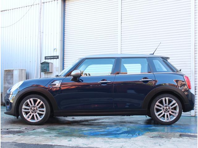 MINI クーパー セブン LEDオートライト レインセンサー 専用ハーフレザーシート クルーズコントロール 純正HDDナビ ブルートゥース AUX&USB入力 バックカメラ ドライブレコーダー 専用17インチアルミ ETC(55枚目)