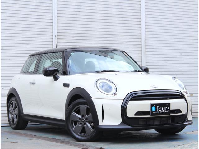 ＭＩＮＩ クーパーＤ　クラシック・トリム　インテリジェントセーフティ　ＬＥＤオートライト　ハーフレザーシート　ドライビングモード　ディスプレイオーディオ　アップルカープレイ　ポータブルナビ　前後障害物センサー　純正１６インチアルミ　ＥＴＣ（7枚目）