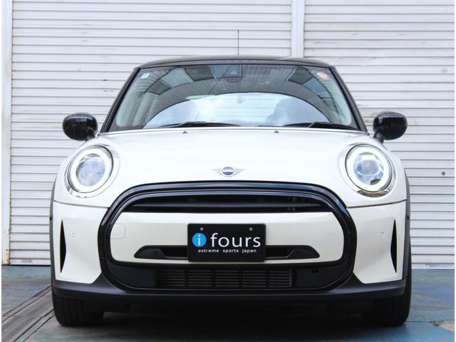 ＭＩＮＩ クーパーＤ　クラシック・トリム　インテリジェントセーフティ　ＬＥＤオートライト　ハーフレザーシート　ドライビングモード　ディスプレイオーディオ　アップルカープレイ　ポータブルナビ　前後障害物センサー　純正１６インチアルミ　ＥＴＣ（8枚目）