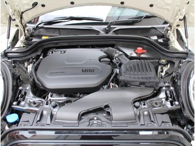 ＭＩＮＩ クーパーＤ　クラシック・トリム　インテリジェントセーフティ　ＬＥＤオートライト　ハーフレザーシート　ドライビングモード　ディスプレイオーディオ　アップルカープレイ　ポータブルナビ　前後障害物センサー　純正１６インチアルミ　ＥＴＣ（18枚目）