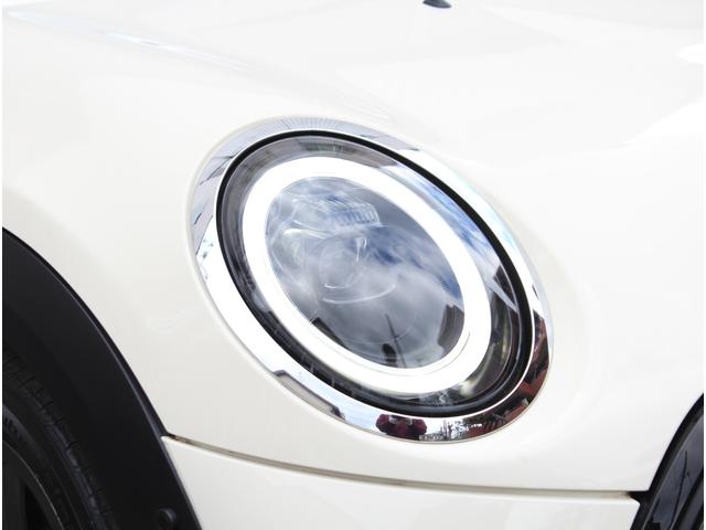 ＭＩＮＩ クーパーＤ　クラシック・トリム　インテリジェントセーフティ　ＬＥＤオートライト　ハーフレザーシート　ドライビングモード　ディスプレイオーディオ　アップルカープレイ　ポータブルナビ　前後障害物センサー　純正１６インチアルミ　ＥＴＣ（21枚目）