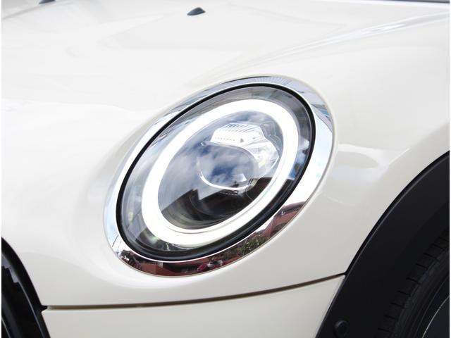 ＭＩＮＩ クーパーＤ　クラシック・トリム　インテリジェントセーフティ　ＬＥＤオートライト　ハーフレザーシート　ドライビングモード　ディスプレイオーディオ　アップルカープレイ　ポータブルナビ　前後障害物センサー　純正１６インチアルミ　ＥＴＣ（22枚目）