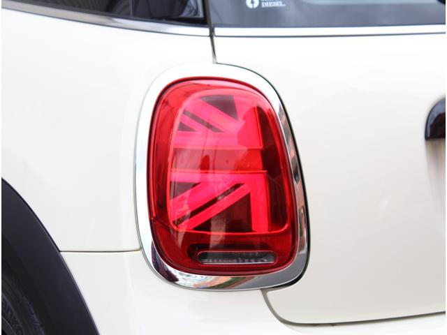 ＭＩＮＩ クーパーＤ　クラシック・トリム　インテリジェントセーフティ　ＬＥＤオートライト　ハーフレザーシート　ドライビングモード　ディスプレイオーディオ　アップルカープレイ　ポータブルナビ　前後障害物センサー　純正１６インチアルミ　ＥＴＣ（23枚目）