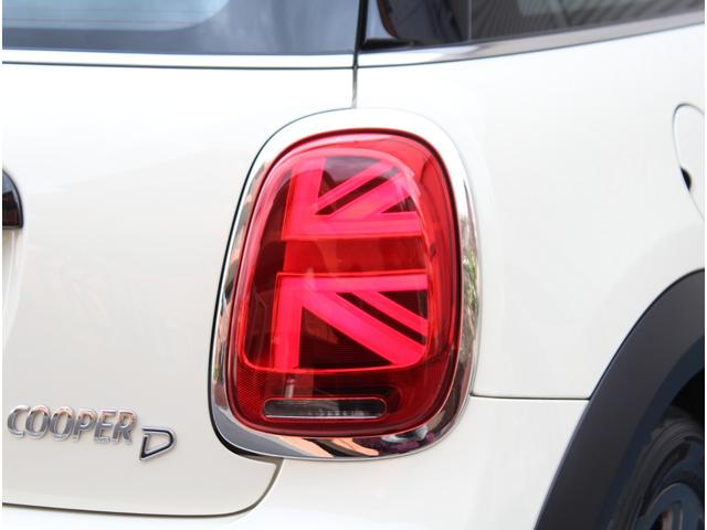 ＭＩＮＩ クーパーＤ　クラシック・トリム　インテリジェントセーフティ　ＬＥＤオートライト　ハーフレザーシート　ドライビングモード　ディスプレイオーディオ　アップルカープレイ　ポータブルナビ　前後障害物センサー　純正１６インチアルミ　ＥＴＣ（24枚目）