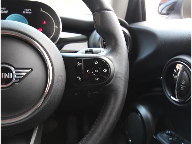 ＭＩＮＩ クーパーＤ　クラシック・トリム　インテリジェントセーフティ　ＬＥＤオートライト　ハーフレザーシート　ドライビングモード　ディスプレイオーディオ　アップルカープレイ　ポータブルナビ　前後障害物センサー　純正１６インチアルミ　ＥＴＣ（30枚目）