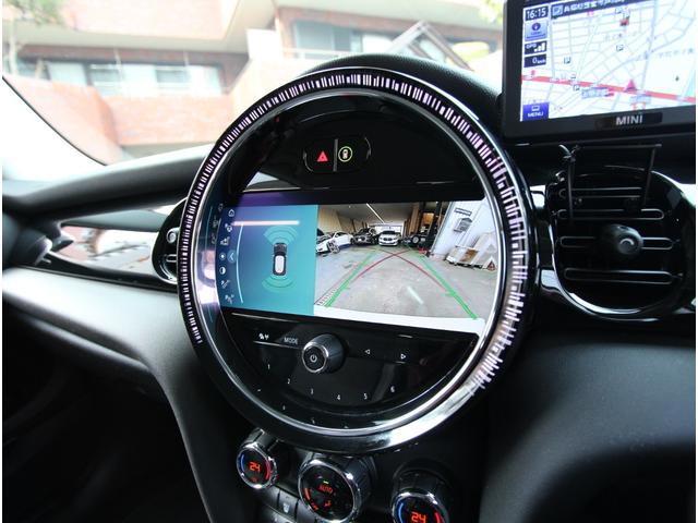 ＭＩＮＩ クーパーＤ　クラシック・トリム　インテリジェントセーフティ　ＬＥＤオートライト　ハーフレザーシート　ドライビングモード　ディスプレイオーディオ　アップルカープレイ　ポータブルナビ　前後障害物センサー　純正１６インチアルミ　ＥＴＣ（36枚目）