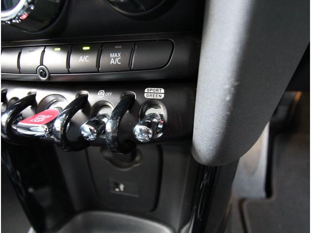 ＭＩＮＩ クーパーＤ　クラシック・トリム　インテリジェントセーフティ　ＬＥＤオートライト　ハーフレザーシート　ドライビングモード　ディスプレイオーディオ　アップルカープレイ　ポータブルナビ　前後障害物センサー　純正１６インチアルミ　ＥＴＣ（39枚目）