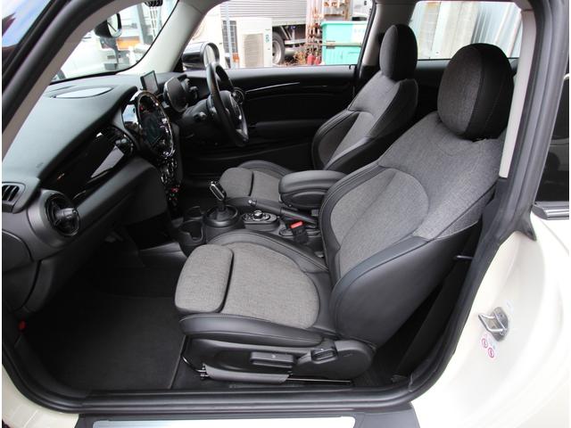 ＭＩＮＩ クーパーＤ　クラシック・トリム　インテリジェントセーフティ　ＬＥＤオートライト　ハーフレザーシート　ドライビングモード　ディスプレイオーディオ　アップルカープレイ　ポータブルナビ　前後障害物センサー　純正１６インチアルミ　ＥＴＣ（44枚目）