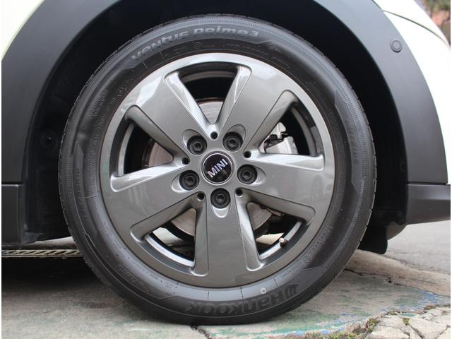 ＭＩＮＩ クーパーＤ　クラシック・トリム　インテリジェントセーフティ　ＬＥＤオートライト　ハーフレザーシート　ドライビングモード　ディスプレイオーディオ　アップルカープレイ　ポータブルナビ　前後障害物センサー　純正１６インチアルミ　ＥＴＣ（52枚目）
