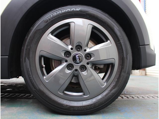 ＭＩＮＩ クーパーＤ　クラシック・トリム　インテリジェントセーフティ　ＬＥＤオートライト　ハーフレザーシート　ドライビングモード　ディスプレイオーディオ　アップルカープレイ　ポータブルナビ　前後障害物センサー　純正１６インチアルミ　ＥＴＣ（54枚目）