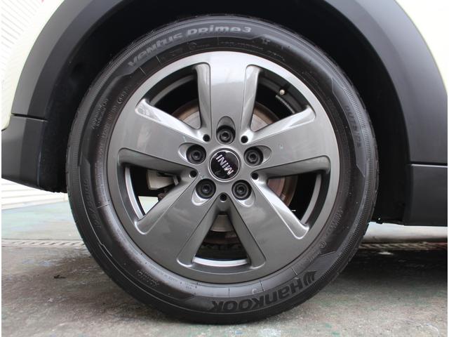 ＭＩＮＩ クーパーＤ　クラシック・トリム　インテリジェントセーフティ　ＬＥＤオートライト　ハーフレザーシート　ドライビングモード　ディスプレイオーディオ　アップルカープレイ　ポータブルナビ　前後障害物センサー　純正１６インチアルミ　ＥＴＣ（55枚目）