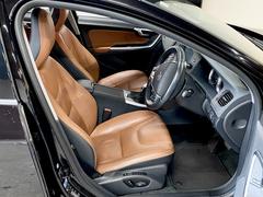 【セールスポイント１／３】ターボエンジン／禁煙車／正規ディーラー車／シティセーフティ・追従クルーズ・追突軽減・レーンキープ／オプション本革シート（電動）＆シートヒーター／ 2