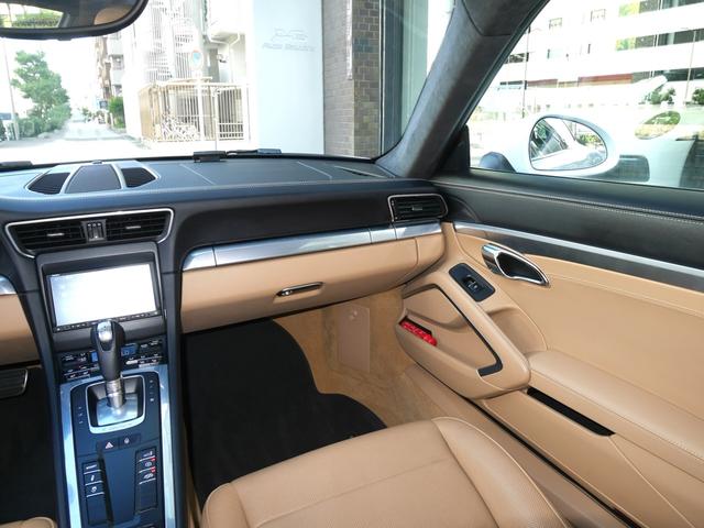 ９１１ ９１１カレラＳ　２０インチカレラＳホイール　ヒーター付きカーボンコンビステアリング　シートヒーター＆クーラー　スポーツエクゾースト　ナビＴＶ　ＥＴＣ　Ｂカメラ　ＧＰＳレーダー　ｂｌｕｅｔｏｏｔｈ　アルカンターラルーフ（17枚目）