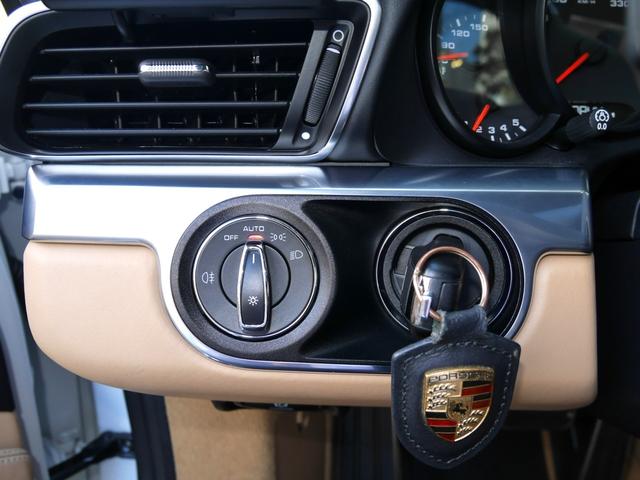 ９１１ ９１１カレラＳ　２０インチカレラＳホイール　ヒーター付きカーボンコンビステアリング　シートヒーター＆クーラー　スポーツエクゾースト　ナビＴＶ　ＥＴＣ　Ｂカメラ　ＧＰＳレーダー　ｂｌｕｅｔｏｏｔｈ　アルカンターラルーフ（25枚目）