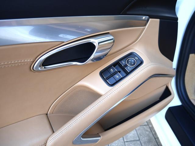９１１ ９１１カレラＳ　２０インチカレラＳホイール　ヒーター付きカーボンコンビステアリング　シートヒーター＆クーラー　スポーツエクゾースト　ナビＴＶ　ＥＴＣ　Ｂカメラ　ＧＰＳレーダー　ｂｌｕｅｔｏｏｔｈ　アルカンターラルーフ（27枚目）