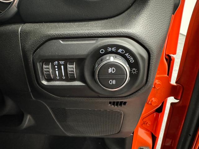 サハラ　スカイワンタッチパワートップ　認定中古車保証　パワートップ　バック・フロント・サイドカメラ　クリアランスソナー　アダプティブクルーズコントロール　レザーシート　シートヒーター　ステアリングヒーター　ＬＥＤヘッドライト　ＥＴＣ(39枚目)