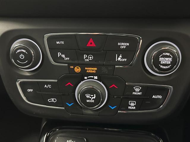 ジープ・コンパス ナイトイーグル　ワンオーナー　２００台限定車　バックカメラ　ＥＴＣ２．０　純正ナビ　フルセグ　ハーフレザ－シ－ト　クルーズコントロール　Ｂｌｕｅｔｏｏｔｈ　ＡｐｐｌｅＣａｒＰｌａｙ　認定中古車保証付き（31枚目）