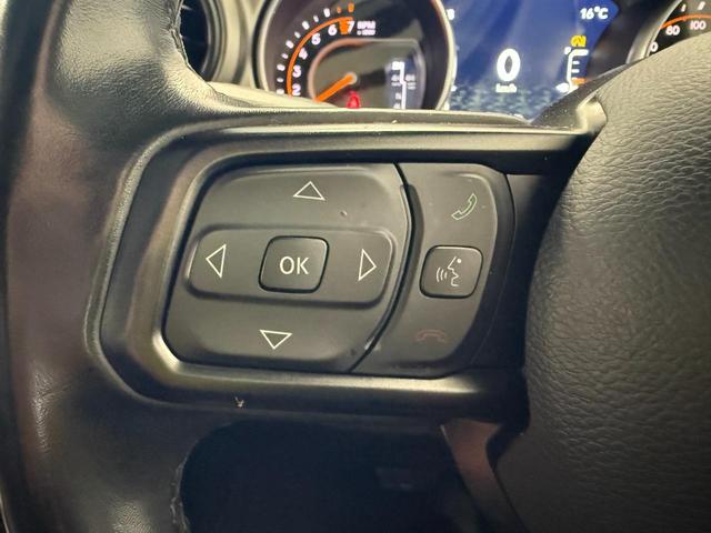 ジープ・ラングラーアンリミテッド スポーツ　ＡｐｐｌｅＣａｒＰｌａｙ　Ｂｌｕｅｔｏｏｔｈ　クルーズコントロール　バックカメラ　純正１７インチアルミホイール　フロントカメラ　サイドカメラ　バックカメラ　衝突被害軽減ブレーキ　認定中古車保証付き（27枚目）