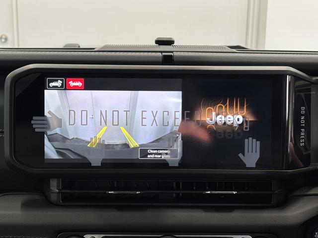ジープ・ラングラーアンリミテッド サハラ　登録済未使用車　電動サイドステップ　ＬＥＤヘッドライト　レザーシート　アダプティブクルーズコントロール　前面衝突警報　フロントカメラ　バックカメラ　ＥＴＣ　ヒルディセントコントロール　認定中古車保証付（27枚目）