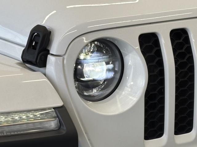 ジープ・ラングラーアンリミテッド サハラ　レザーシート　シートヒーター　ＡｐｐｌｅＣａｒＰｌａｙ　Ｂｌｕｅｔｏｏｔｈ　純正ナビゲーション　フルセグ　ＬＥＤヘッドライト　前面衝突警報　ＡＣＣ　バックカメラ　ワンオーナー　認定中古車保証付（16枚目）