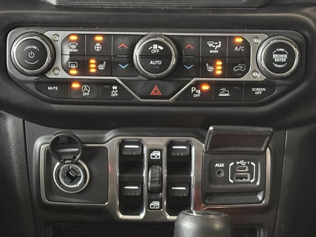 ジープ・ラングラーアンリミテッド サハラ　レザーシート　シートヒーター　ＡｐｐｌｅＣａｒＰｌａｙ　Ｂｌｕｅｔｏｏｔｈ　純正ナビゲーション　フルセグ　ＬＥＤヘッドライト　前面衝突警報　ＡＣＣ　バックカメラ　ワンオーナー　認定中古車保証付（40枚目）