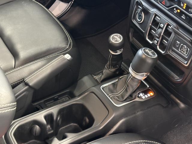 ジープ・ラングラーアンリミテッド サハラ　レザーシート　シートヒーター　ＡｐｐｌｅＣａｒＰｌａｙ　Ｂｌｕｅｔｏｏｔｈ　純正ナビゲーション　フルセグ　ＬＥＤヘッドライト　前面衝突警報　ＡＣＣ　バックカメラ　ワンオーナー　認定中古車保証付（41枚目）