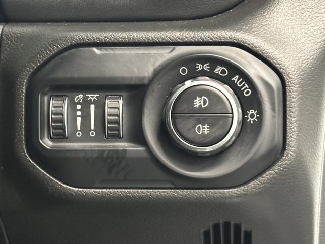 ジープ・ラングラーアンリミテッド サハラ　レザーシート　シートヒーター　ＡｐｐｌｅＣａｒＰｌａｙ　Ｂｌｕｅｔｏｏｔｈ　純正ナビゲーション　フルセグ　ＬＥＤヘッドライト　前面衝突警報　ＡＣＣ　バックカメラ　ワンオーナー　認定中古車保証付（42枚目）