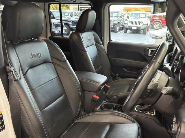 ジープ・ラングラーアンリミテッド サハラ　レザーシート　シートヒーター　ＡｐｐｌｅＣａｒＰｌａｙ　Ｂｌｕｅｔｏｏｔｈ　純正ナビゲーション　フルセグ　ＬＥＤヘッドライト　前面衝突警報　ＡＣＣ　バックカメラ　ワンオーナー　認定中古車保証付（67枚目）