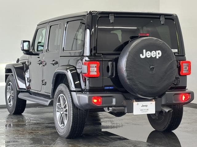 ジープ・ラングラーアンリミテッド サハラ レザーシート シートヒーター AppleCarPlay Bluetooth 純正ナビ フルセグ LED 前面衝突警報 アダプティブクルーズコントロール バックカメラ ワンオーナー 認定中古車保証付(7枚目)