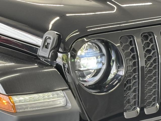 ジープ・ラングラーアンリミテッド サハラ レザーシート シートヒーター AppleCarPlay Bluetooth 純正ナビ フルセグ LED 前面衝突警報 アダプティブクルーズコントロール バックカメラ ワンオーナー 認定中古車保証付(16枚目)