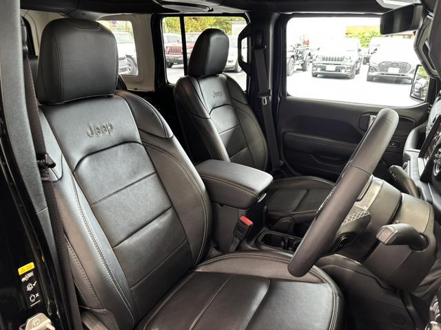 ジープ・ラングラーアンリミテッド サハラ レザーシート シートヒーター AppleCarPlay Bluetooth 純正ナビ フルセグ LED 前面衝突警報 アダプティブクルーズコントロール バックカメラ ワンオーナー 認定中古車保証付(27枚目)