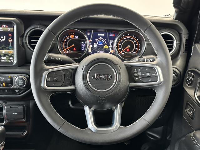 ジープ・ラングラーアンリミテッド サハラ レザーシート シートヒーター AppleCarPlay Bluetooth 純正ナビ フルセグ LED 前面衝突警報 アダプティブクルーズコントロール バックカメラ ワンオーナー 認定中古車保証付(28枚目)