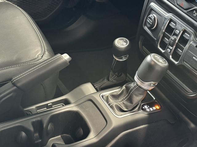 ジープ・ラングラーアンリミテッド サハラ レザーシート シートヒーター AppleCarPlay Bluetooth 純正ナビ フルセグ LED 前面衝突警報 アダプティブクルーズコントロール バックカメラ ワンオーナー 認定中古車保証付(40枚目)