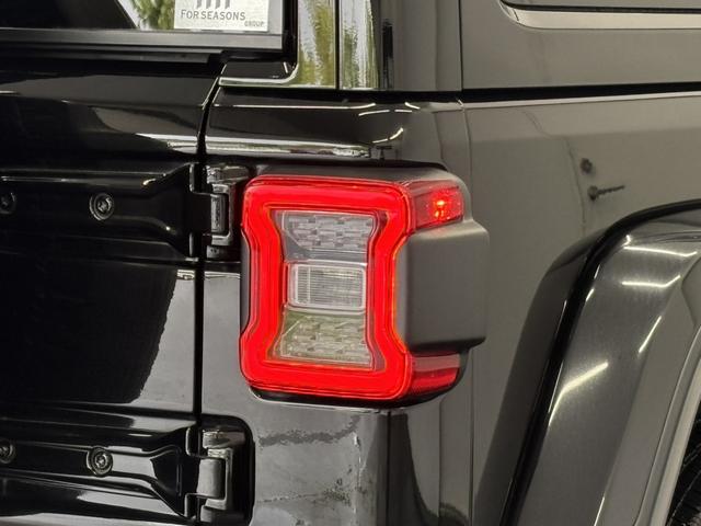 ジープ・ラングラーアンリミテッド サハラ レザーシート シートヒーター AppleCarPlay Bluetooth 純正ナビ フルセグ LED 前面衝突警報 アダプティブクルーズコントロール バックカメラ ワンオーナー 認定中古車保証付(59枚目)