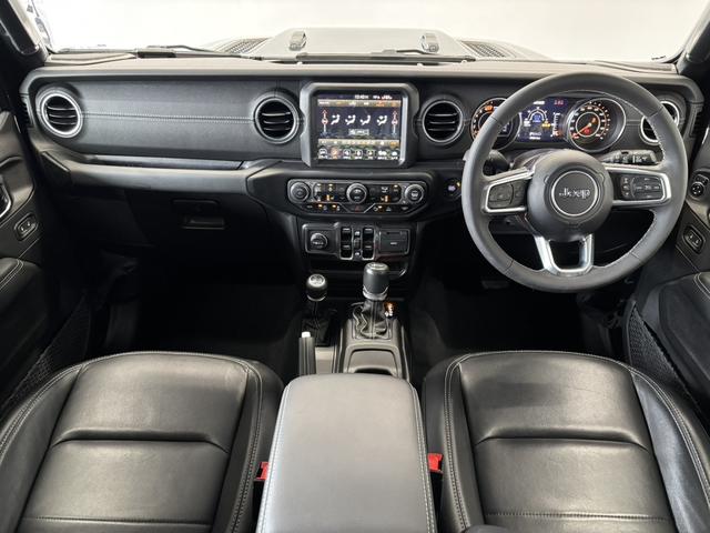 ジープ・ラングラーアンリミテッド サハラ レザーシート シートヒーター AppleCarPlay Bluetooth 純正ナビ フルセグ LED 前面衝突警報 アダプティブクルーズコントロール バックカメラ ワンオーナー 認定中古車保証付(73枚目)