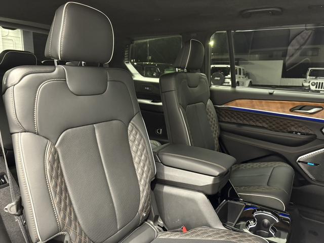 ジープ・グランドチェロキーL サミット リザーブ パノラマサンルーフ パレルモレザ McIntoshスピーカ AppleCarPlay Bluetooth 純正ナビゲーション フルセグ シートヒータ 前面衝突警報 ACC 360カメラ 認定中古車保証(54枚目)