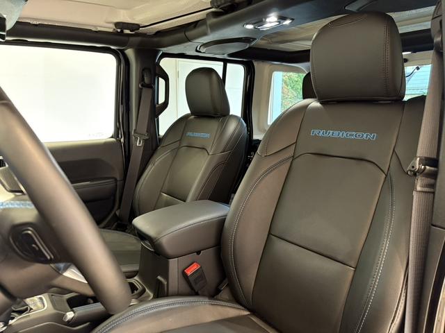 ジープ・ラングラーアンリミテッド４ｘｅ ルビコン４ｘｅ　レザーシート　シートヒーター　ＡｐｐｌｅＣａｒＰｌａｙ　Ｂｌｕｅｔｏｏｔｈ　純正ナビゲーション　フルセグ　ＬＥＤヘッドライト　前面衝突警報　ＡＣＣ　バックカメラ　ワンオーナー　認定中古車保証付（9枚目）